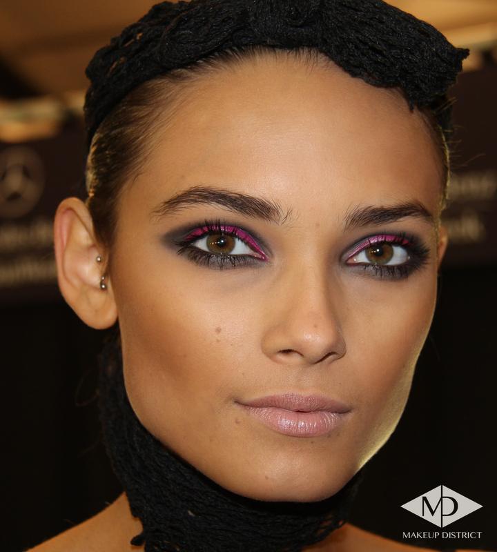 فريق Makeup District أثناء العمل